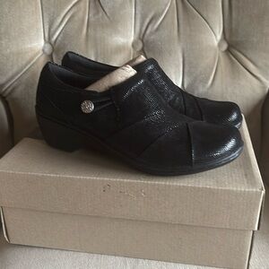 Women’s Clarks Channing Ann Black Lizard nib sz 9 slip on shoes classy